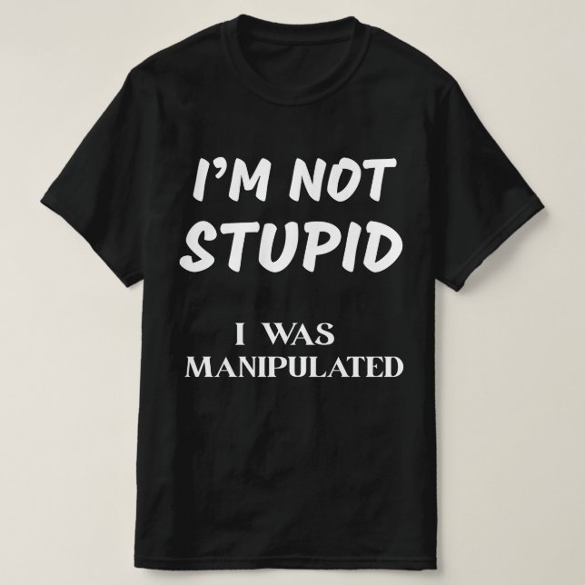 JAG ÄR INTE STUPID, JAG ÄR MANIPULERAD T SHIRT (Design framsida)