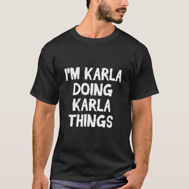 Jag är Karla som gör Karla sak Passande  T Shirt (Framsida)