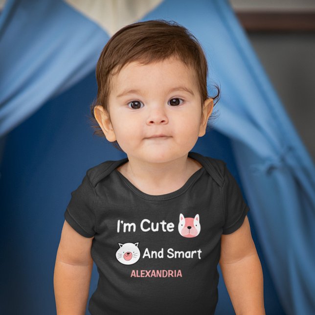 Jag är kute och smarta husdjur.. t shirt (I'm Cute And Smart Pets Animals Personalize Baby Bodysuit is great for your baby or give as a gift. )