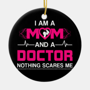 Jag är Mamma och A Doktor Ingenting Skrämmer mig - Julgransprydnad Keramik