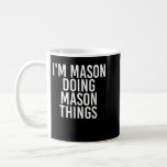 JAG ÄR MASON SOM GÖR MASON SAK Funny Birthday Namn Kaffemugg<br><div class="desc">JAG ÄR MASON SOM GÖR MASON SAK Funny Birthday Namn Gift Idea</div>