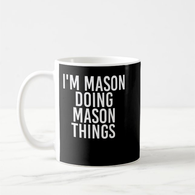 JAG ÄR MASON SOM GÖR MASON SAK Funny Birthday Namn Kaffemugg (Vänster)