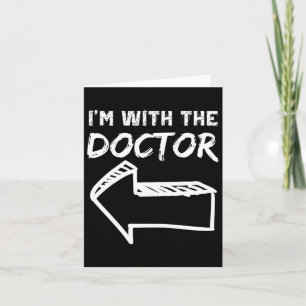 Jag är med den Doktor Lämnat pilen Funny Halloween Kort
