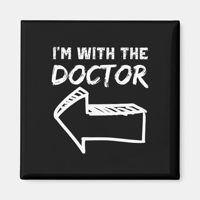 Jag är med den Doktor Lämnat pilen Funny Halloween Magnet (Framsidan)