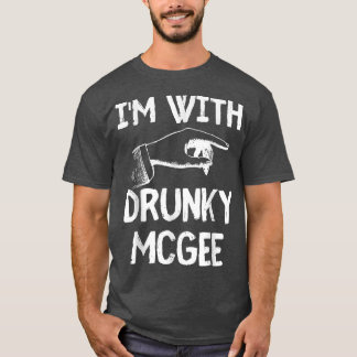 Jag är med Drunky Mcgee Funny Par St Patricks Da T Shirt