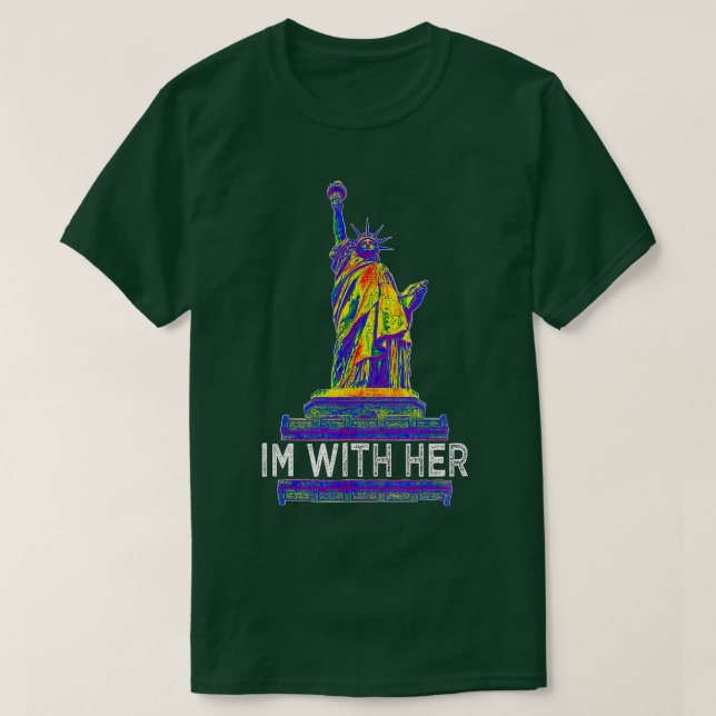Jag är med hennes Frihetsgudinnan och rebellernas  T Shirt (Design framsida)