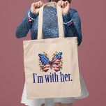 Jag är med hennes Kamala Harris för president Butt Tygkasse<br><div class="desc">Jag är med hennes väska. Support Kamala Harris till president. Snygg amerikansk flagga-fjäril med söt blommor till en demokrat som tycker om söta politiska mönster.</div>
