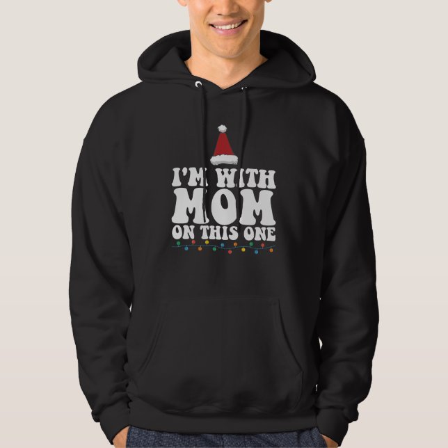 Jag är med Mamma på den här julmatchningen Hoodie (Framsida)