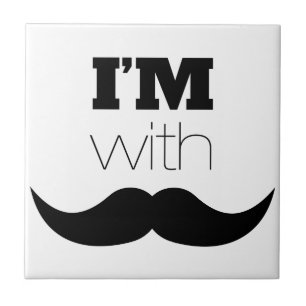 Jag är med Mustache Kakelplatta