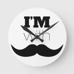 Jag är med Mustache Rund Klocka