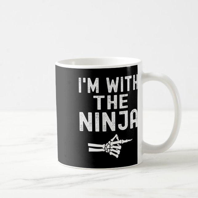 Jag är med Ninja Funny Skeleton Halloween Matchi Kaffemugg (Höger)
