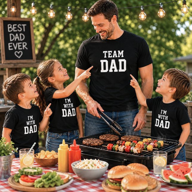 Jag är med Pappa Rolig Fars Dag Present T-Shirt  (Skapare uppladdad)