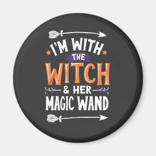 Jag är med Witch och hennes magiska Vind Halloween Magnet