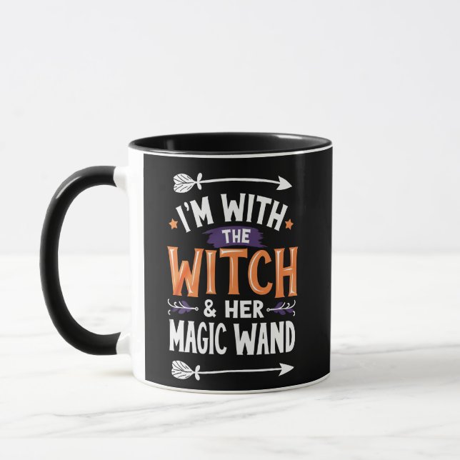 Jag är med Witch och hennes magiska Vind Halloween Mugg (Vänster)
