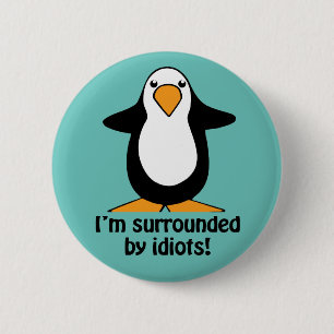 Jag är omgiven av idiots Funny Penguin Knapp