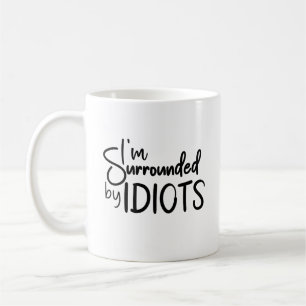 Jag är omringad av Idiots Sarcastic Quote Kaffemugg