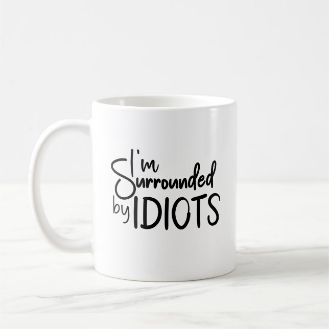 Jag är omringad av Idiots Sarcastic Quote Kaffemugg (Vänster)