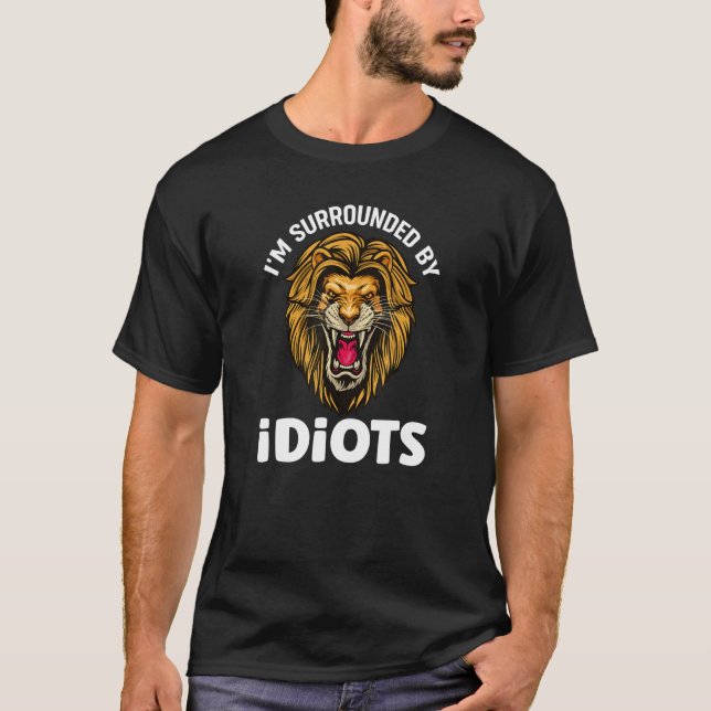 Jag är omringad av Idiots Screaming Lejon Lejon T Shirt (Framsida)