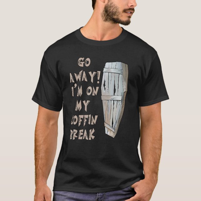Jag är på min Coffin Break Goth Vampire Horro. T Shirt (Framsida)