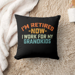 Jag är pensionär nu arbetar jag för mina barnbarns kudde
