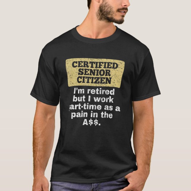 Jag är pensionerad men jag arbetar deltid, äldre p t shirt (Framsida)