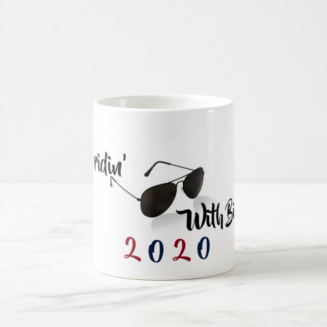 Jag är Ridin med Biden 2020 Kaffemugg (Center)