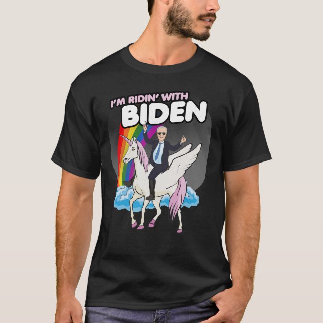 JAG ÄR RIDIN MED BIDEN OCH HANS UNICORN T SHIRT (Framsida)