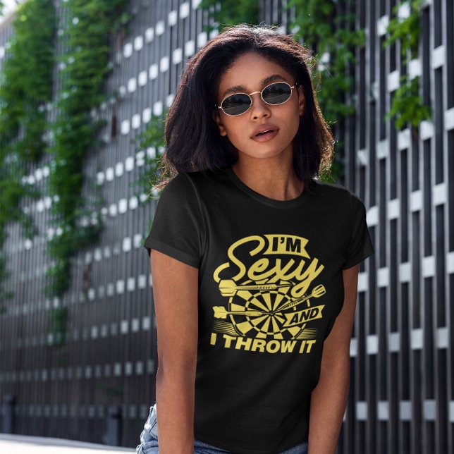 Jag är sexig och jag kastar den - stygg dart t shirt (Skapare uppladdad)