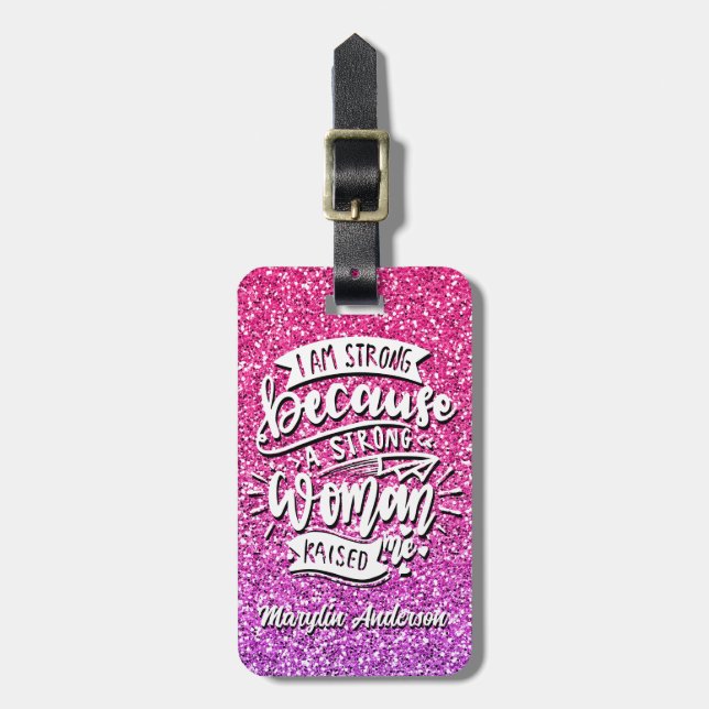 JAG ÄR STARK EFTERSOM EN STARK KVINNA HÖLL MIG BAGAGEBRICKA (Vertikal Framsida)