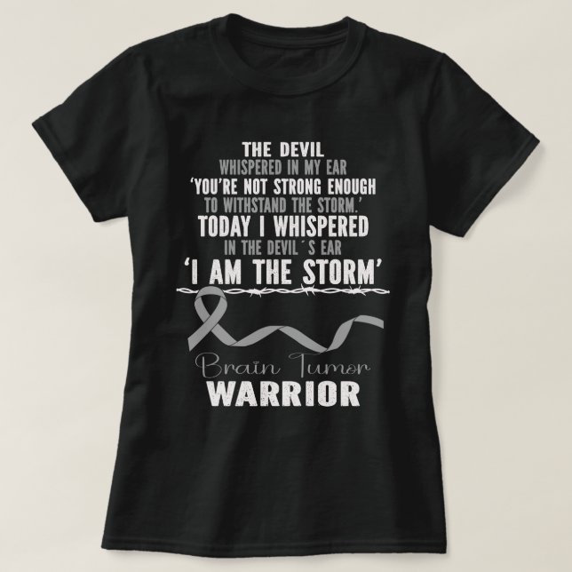 Jag är Storm Brain Tumor Warrior Grått Ribbon T Shirt (Design framsida)
