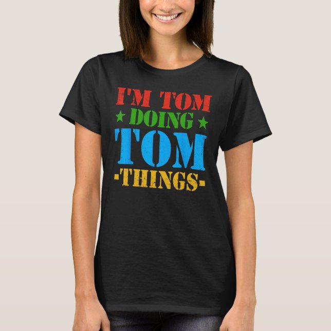 Jag är Tom som gör Tom-saker  Tom  Idé T Shirt (Framsida)