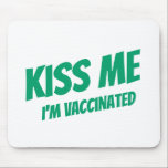 Jag är vaccinerad Modern Cute Funny Citat Musmatta<br><div class="desc">"Kyss mig jag är vaccinerad" i modern,  söt och enkel sans serif-typografi</div>