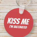 Jag är vaccinerad Modern Cute Funny Citat Nyckelring<br><div class="desc">"Kyss mig jag är vaccinerad" i modern,  söt och enkel sans serif-typografi</div>