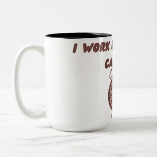 Jag arbetar bättre med koffeinmugg | Kontorshumor Två-Tonad Mugg