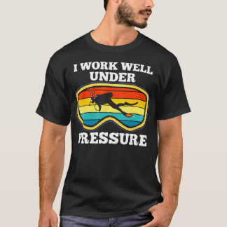 Jag arbetar bra under tryck Scuba dykning Dykare M T Shirt