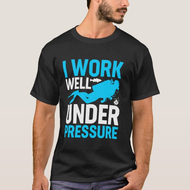 Jag arbetar bra under tryck Suba-dykare T Shirt (Framsida)