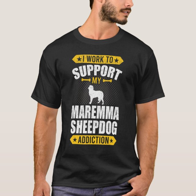 Jag arbetar för att stödja min Maremma Sheepdog Ad T Shirt (Framsida)