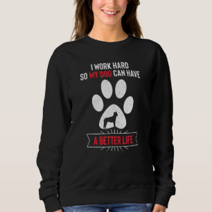 Jag arbetar hårt så min hund kan få ett bättre liv t shirt