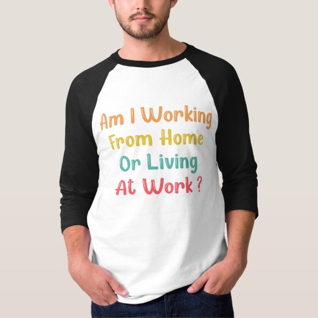 JAG ARBETAR HEMMA ELLER LEVER PÅ ARBETET, T SHIRT (Framsida)