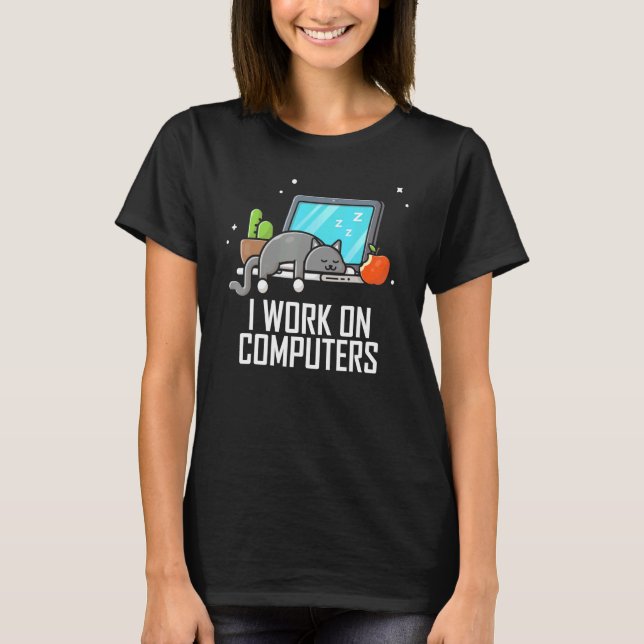 Jag arbetar med datorkodning för datorteknik. t shirt (Framsida)