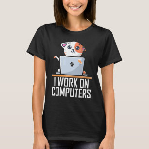 Jag arbetar med datorkodning för datorteknik. t shirt