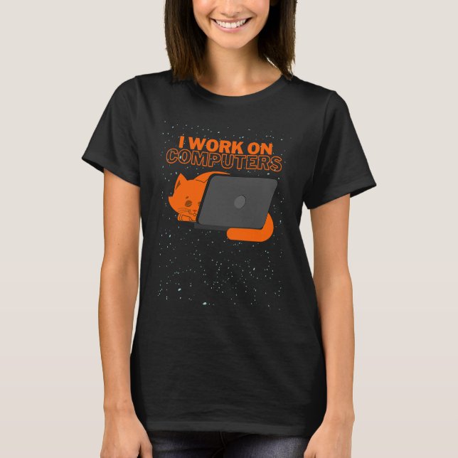 Jag arbetar med datorprogram Ca I är programmerare T Shirt (Framsida)