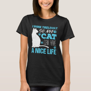 Jag arbetar outtröttligt så att min katt kan få et t shirt