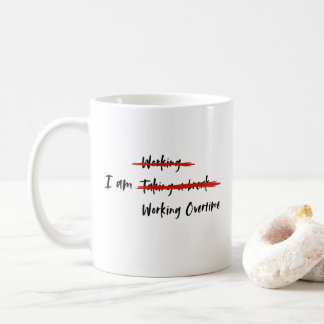 Jag arbetar övertid kaffemugg