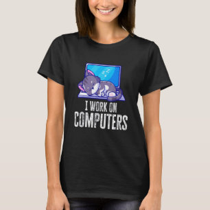 Jag arbetar på datorer kattcitat tech kodande katt t shirt
