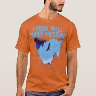 Jag arbetar under tryck t shirt