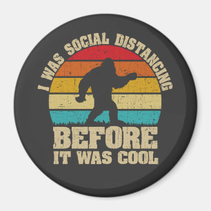 Jag Avstånd Social innan det var Coola Bigfoot Magnet