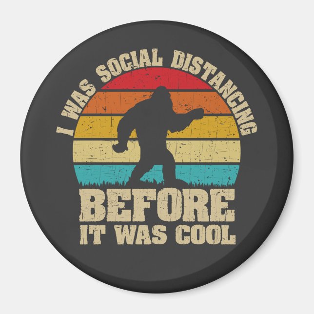 Jag Avstånd Social innan det var Coola Bigfoot Magnet (Framsidan)