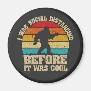 Jag Avstånd Social innan det var Coola Bigfoot Magnet
