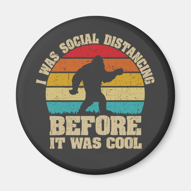Jag Avstånd Social innan det var Coola Bigfoot Magnet (Framsidan)